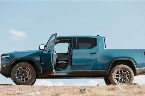 2023 Rivian R1T and R1S add range; quad-motor Max pack gets further away