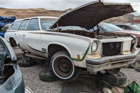 Junkyard Gem: 1975 Oldsmobile Cutlass Supreme Cruiser