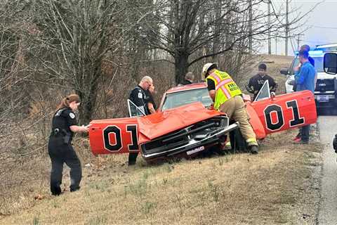 Photos: 'General Lee' car crashes in Mo., injuring 2