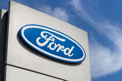 Ford Recalls Nearly 383K SUVs to Fix Backup Camera Problem