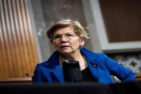 Elizabeth Warren says she's worried Biden's second attempt at broad student-loan forgiveness won't..