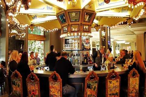 Exploring the 10 Most Iconic Bars in the US