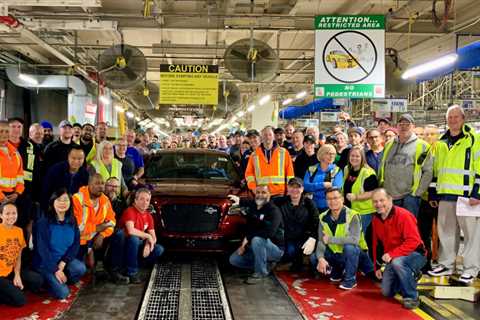 Final Chrysler 300C comes off the Brampton assembly line