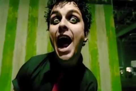 Green Day changed one of their best-known songs to slam Donald Trump during a televised New Year's..