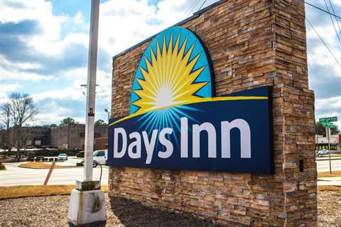 Hotel Stayers Sue Days Inn Over Bedbug Bites, Infestation