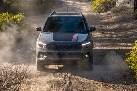 2024 Jeep Compass base price drops below $28,000