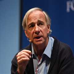 Billionaire investor Ray Dalio doesn't think the stock market is in a 'full-on bubble'