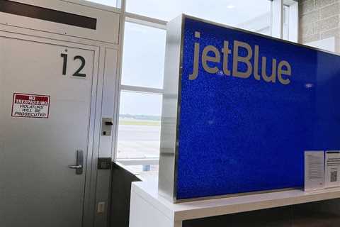 JetBlue Accused of Kicking Jewish Group Off of Flight When Requesting Religious Accommodation