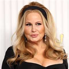 Jennifer Coolidge's '60s Bardot Hair Is Everything—Here's How to Create It
