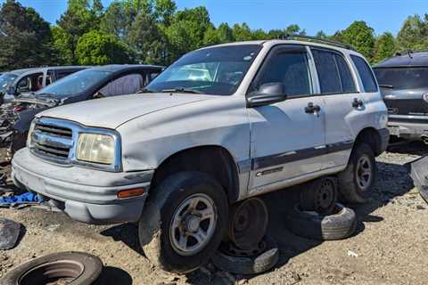 Junkyard Gem: 2003 Chevrolet Tracker