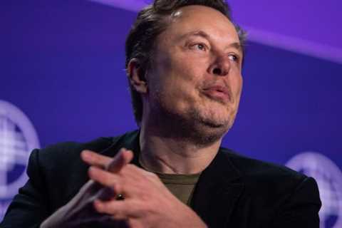 Elon Musk accused of asking a direct report at SpaceX to have his babies, WSJ says