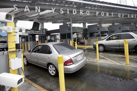 Ex-U.S. Customs officer convicted of letting drug-filled cars enter from Mexico