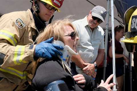 15 injured when Amtrak train derails in Calif.