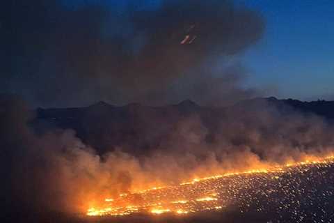 Over 1,000 evacuated as FFs contain Arizona brush fire