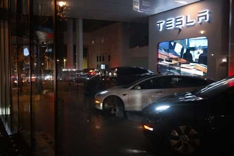 Tesla's rumored 'Night Curfew' and speed limiters sound like a dream for parents