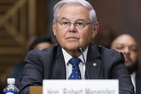 Jury That Convicted Ex-Sen. Robert Menendez Accidentally Saw Improper Evidence, Prosecutors Say