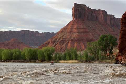 Uncovering the Top Industries Covered by Journalists in Utah County, Utah