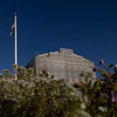 Justices seem receptive of private suits against investment companies