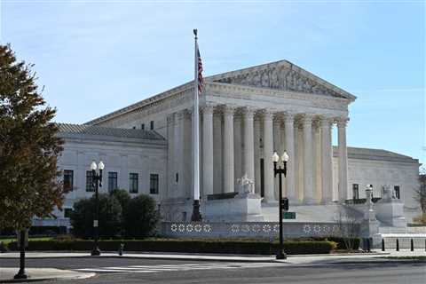 Justices to review whether private parties may sue investment companies