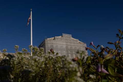 Justices seem receptive of private suits against investment companies