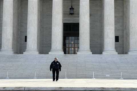 Bare court majority sides with federal inmate on questions of habeas procedure