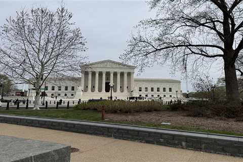 Justices seem dubious of government’s argument in criminal venue case