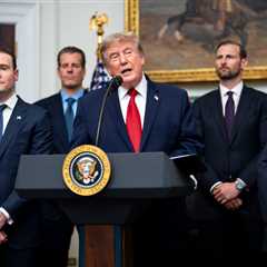 Trump, Who Has Amassed Enormous Wealth in Crypto, Hosts Industry Leaders